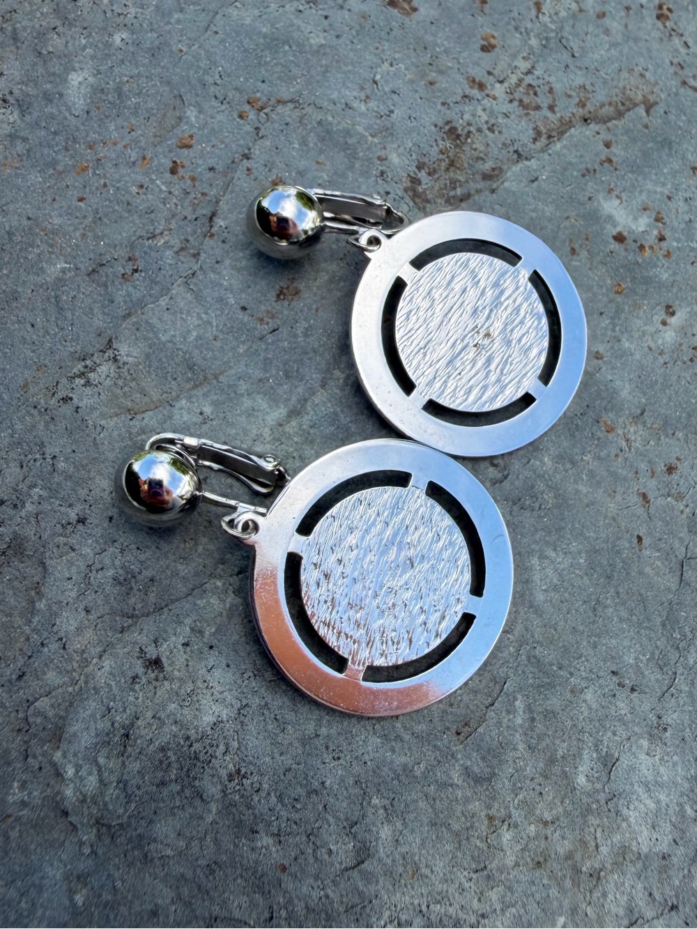 Vintage Sarah Coventry Silver Round Dangly Modernist Clip-On Earrings